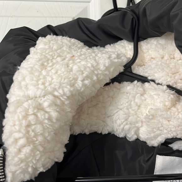 NWT Avec Les Filles Black Puffer w/Faux Shearling Lined Hood Jacket Women’s Med - Picture 9 of 12